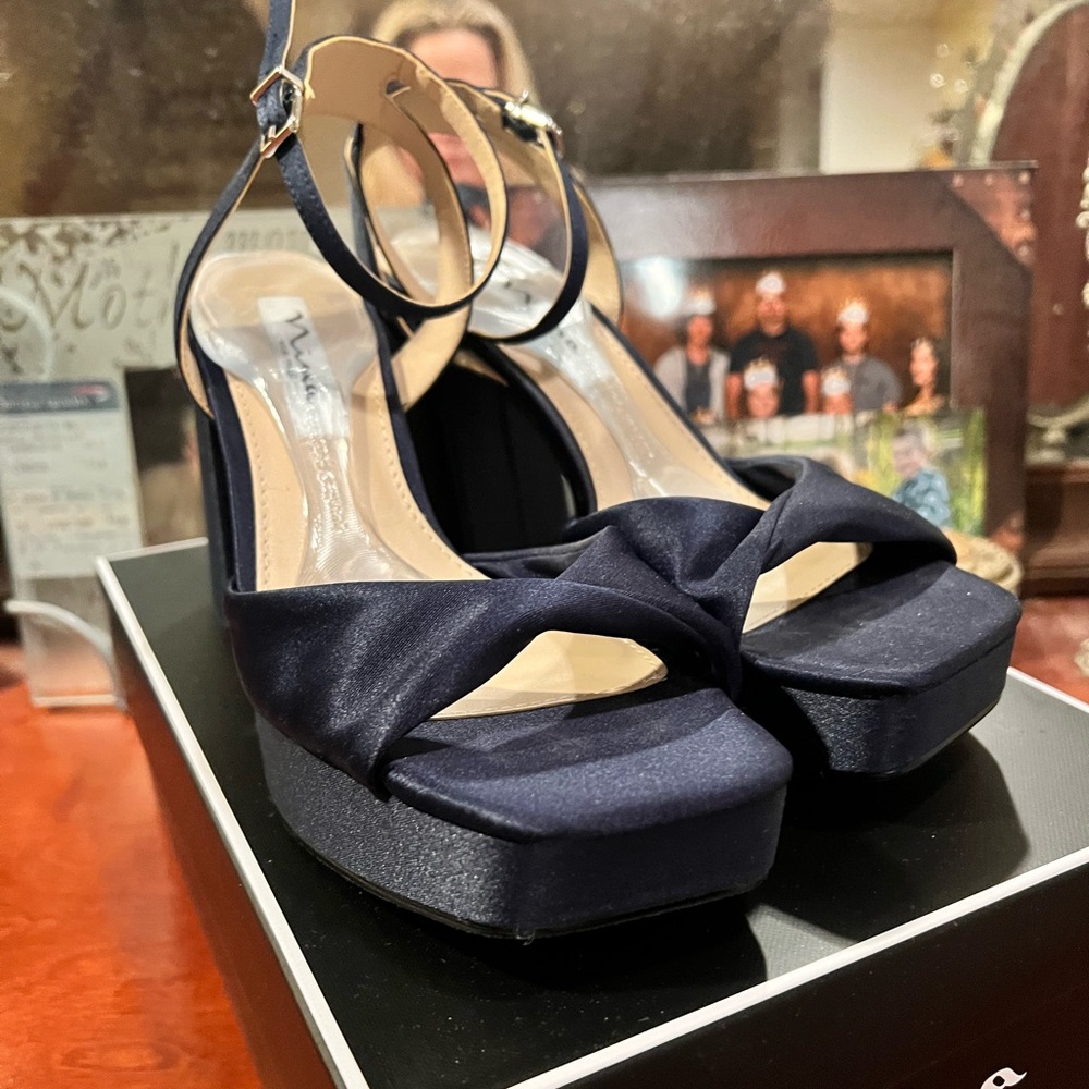 Brand New NINA Heels Style STACIE Navy with Block Heel size 8M